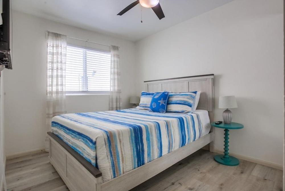 Manhattan Shores 3 *