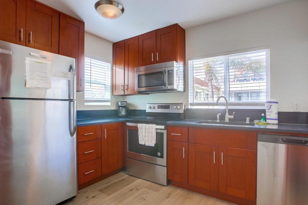 Manhattan Shores 3 *