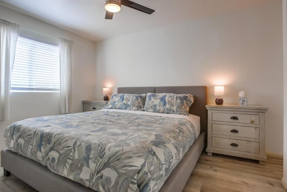 Manhattan Shores 3 *