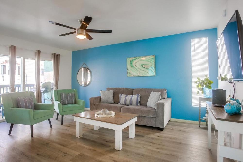 Manhattan Shores 3 *